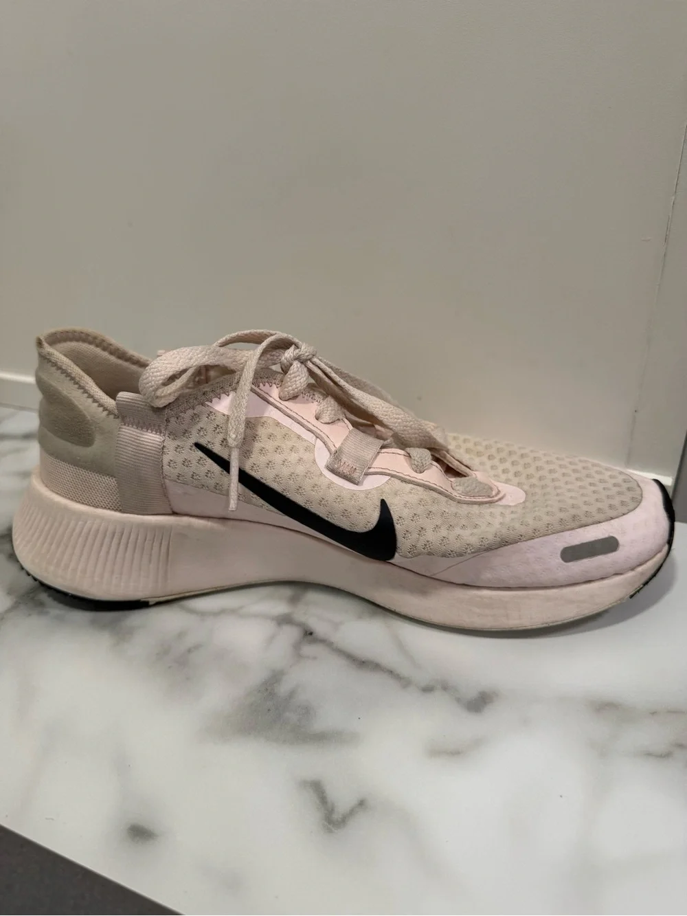 Nike Reposto pink sneaker Women’s Size 7